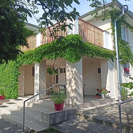Hotel Dom V Zahrade Podhájska Exterior foto